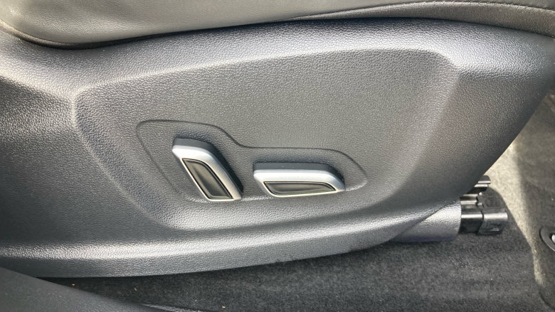 MG Hs 1.5 T-GDI Exclusive 5dr DCT Petrol Hatchback